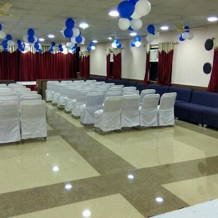 Hotel Sukh Sagar กวาลิออร์ ภายนอก รูปภาพ