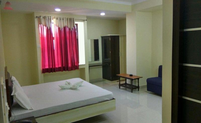 Hotel Sukh Sagar กวาลิออร์ ภายนอก รูปภาพ